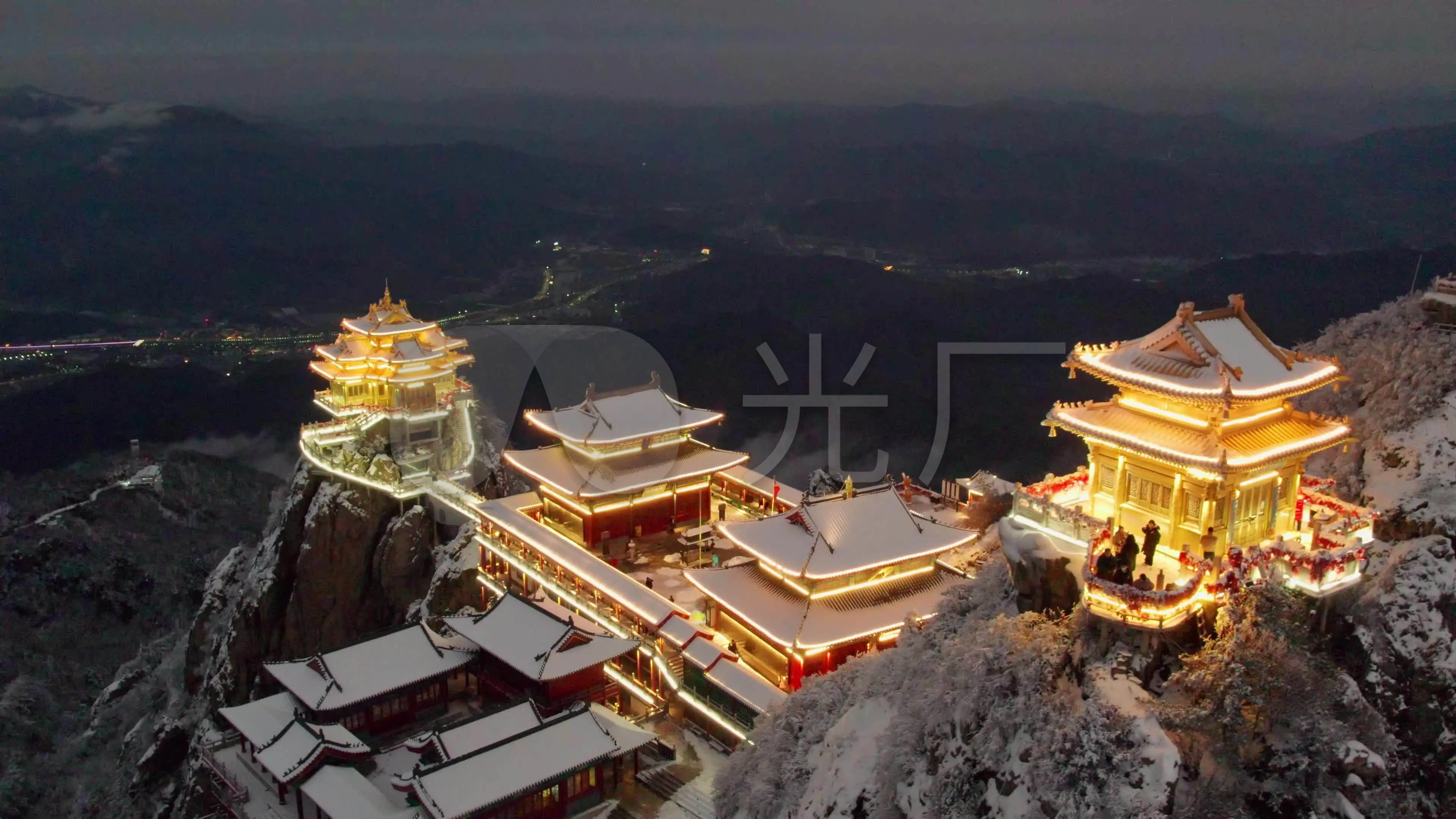 金顶雪景